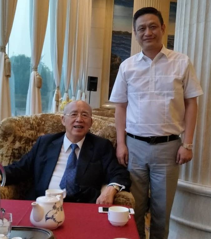 会见中国国民党荣誉主席吴伯雄